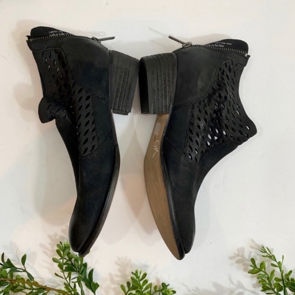 Seychelles Black Leather Laser Cut Ankle Boots - Picture 4 of 8